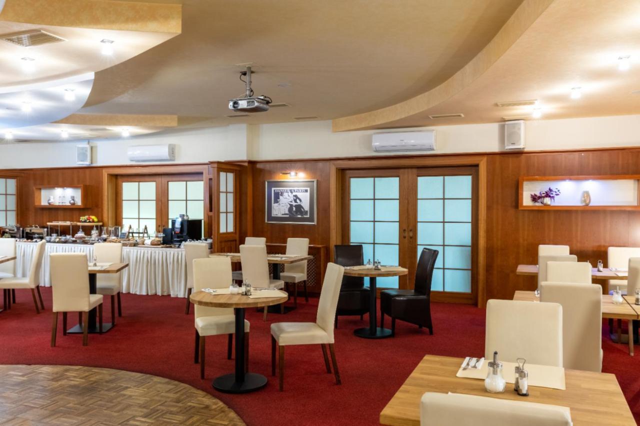 Hotel Abacie & Wellness Valašské Meziříčí Exterior foto